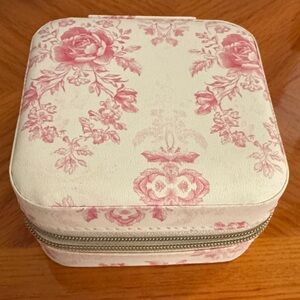 Elegant Floral Jewelry Organizer